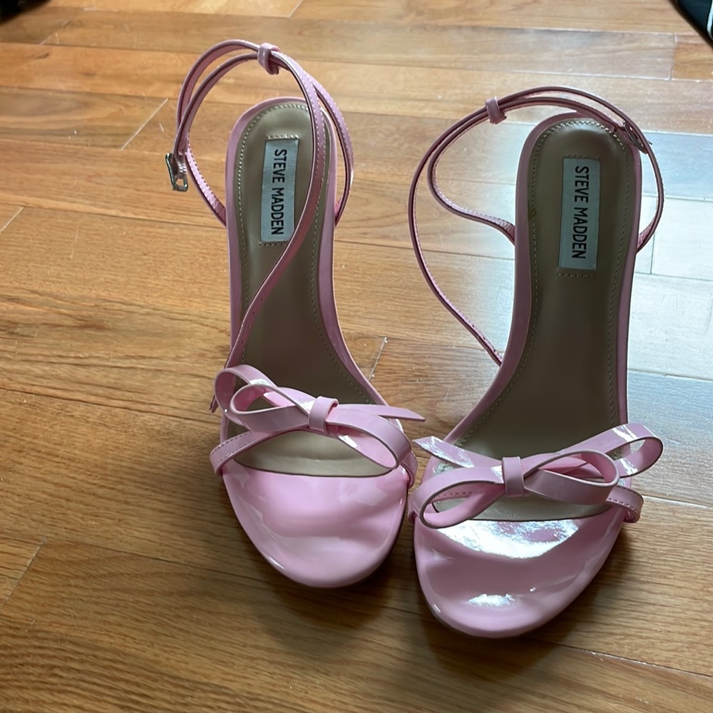 Super cute pink bow Steve Madden heels